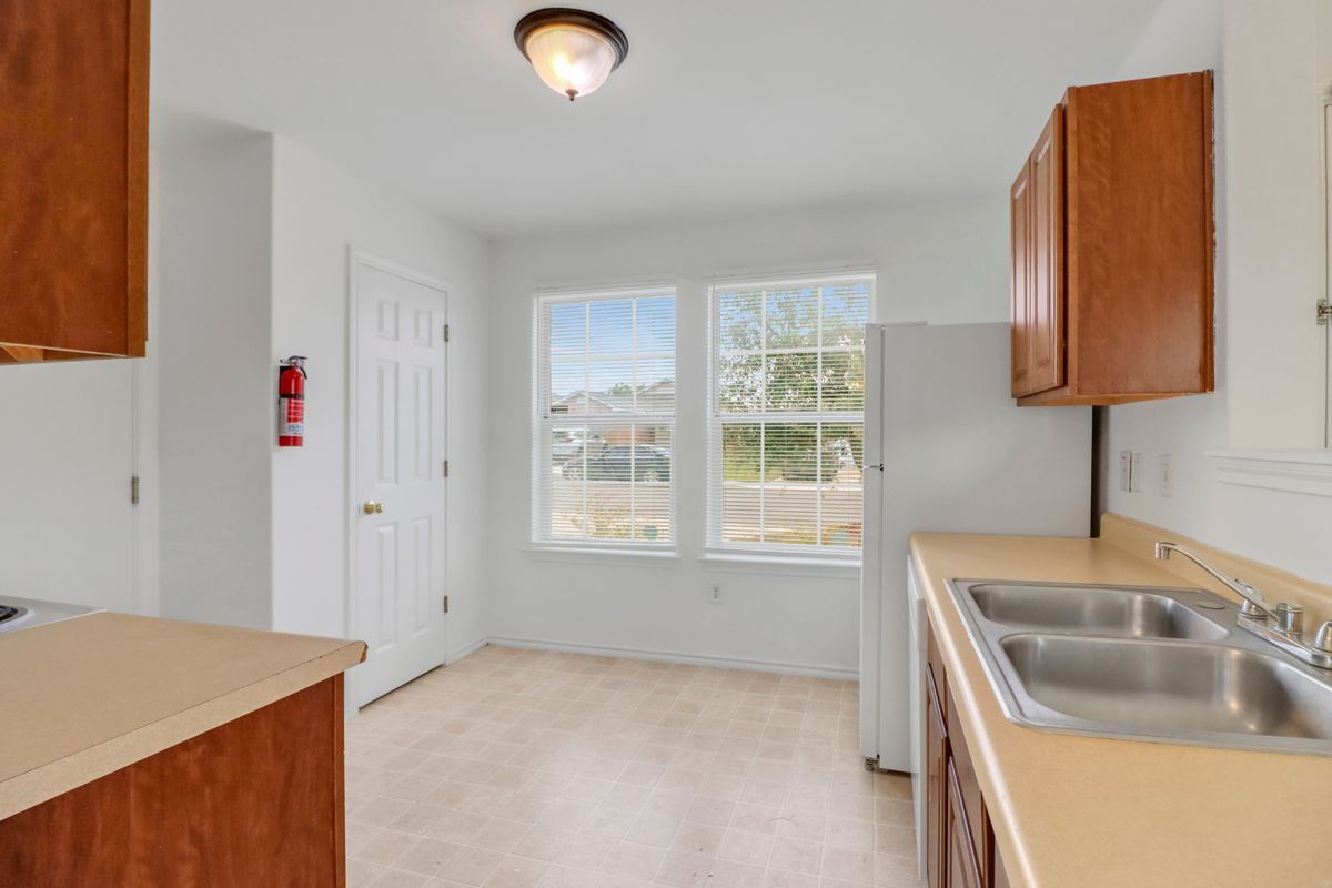 Building Photo - 11247 Dublin Trace