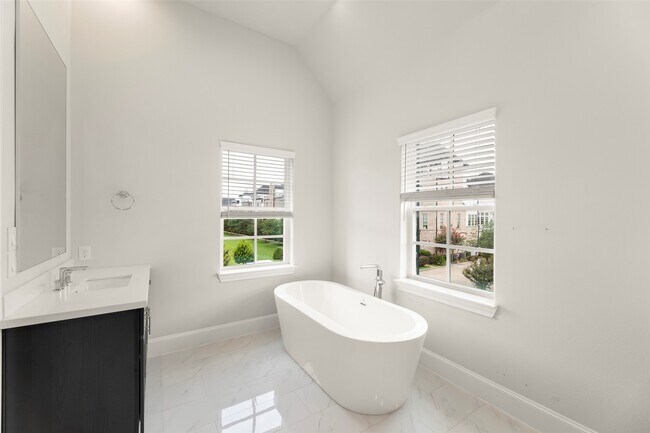 Building Photo - 9651 Kings Cross Station