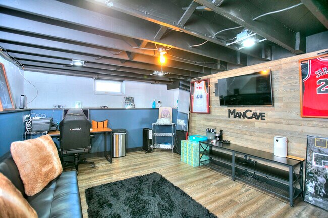 Building Photo - 545 Old Stratfield Rd