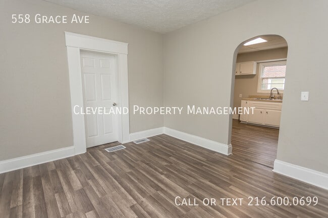 Building Photo - 558 Grace Ave