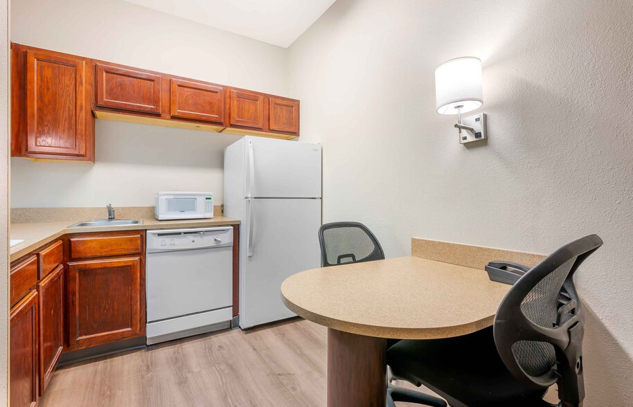 Building Photo - Furnished Studio-Indianapolis - Airport - ...