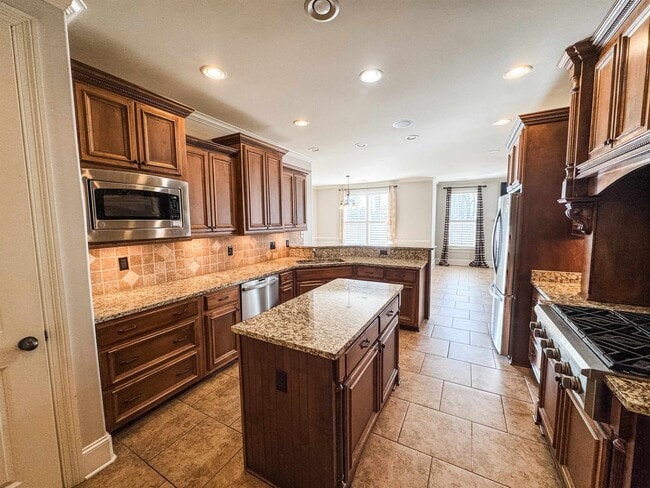 Building Photo - 713 Briston Ln