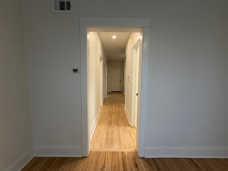 Building Photo - 3414 W Schubert Ave