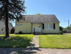 Building Photo - 525 S Everett.