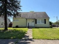 Building Photo - 525 S Everett.