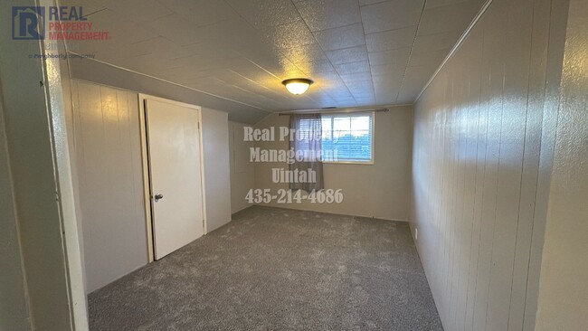 Building Photo - RING IN THE NEW YEAR WITH THIS 4 bedroom 2...