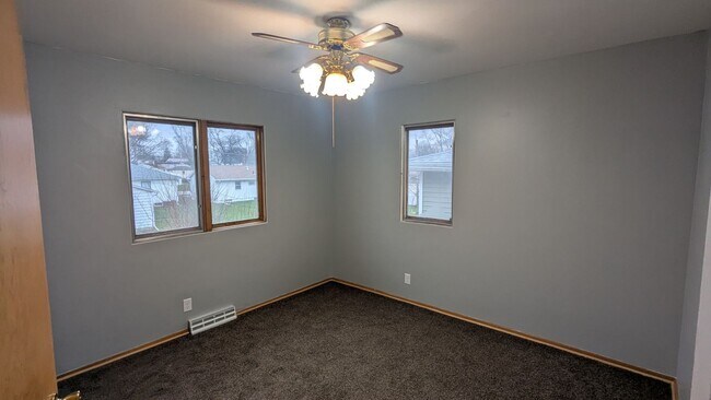 Building Photo - 3 bedroom, 1 bath home in Waterloo