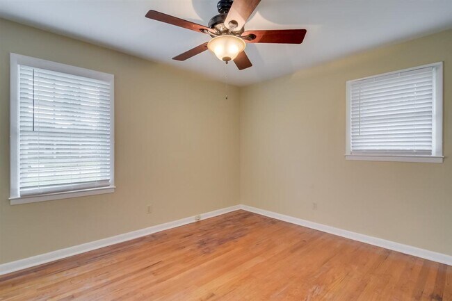 Building Photo - 3649 Lynnwood Dr