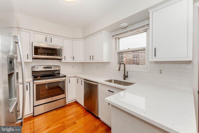 Building Photo - 10220 Baltusrol Ct