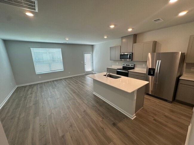 Primary Photo - 206 Hazel Ln