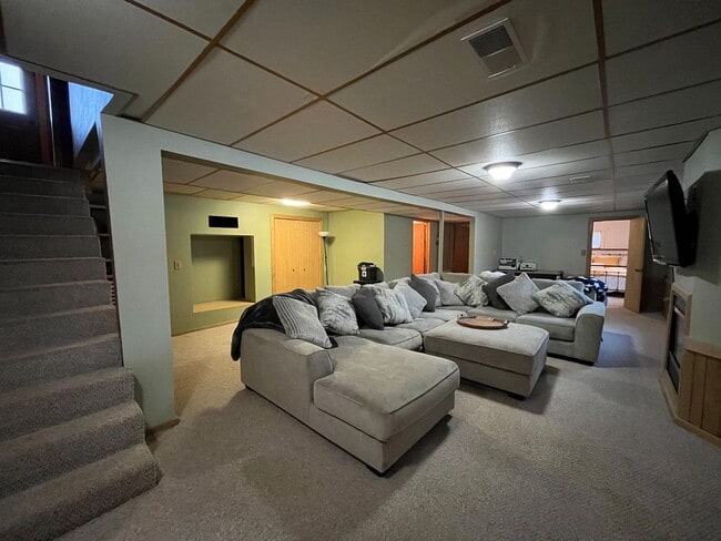 Building Photo - Beautiful 3 Bedroom / 2 Bath on 7 Acres!