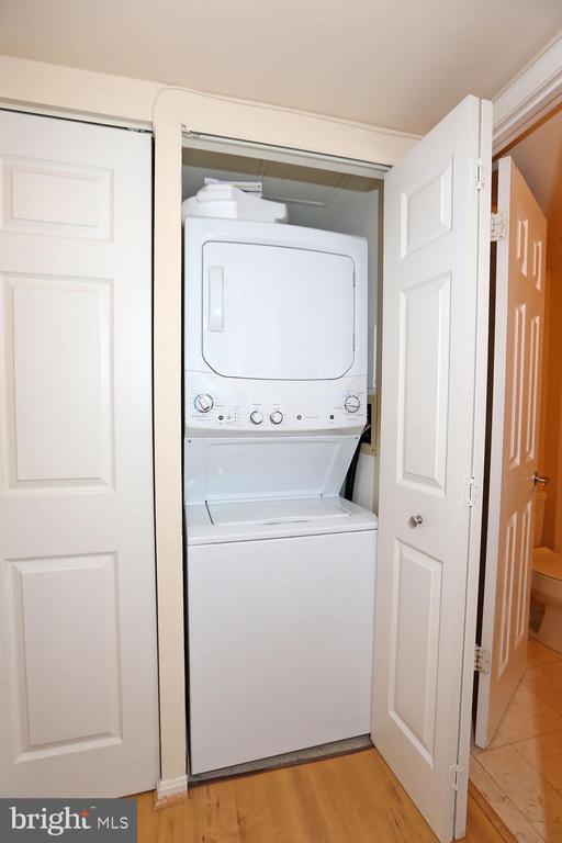 Building Photo - 10101 Grosvenor Pl