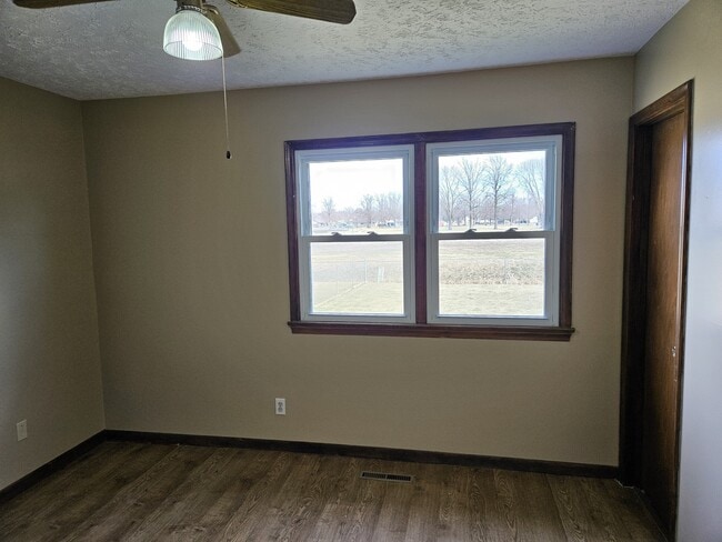 Building Photo - 1310 W Dakota St