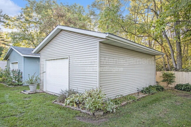 Building Photo - 239 Lovell St