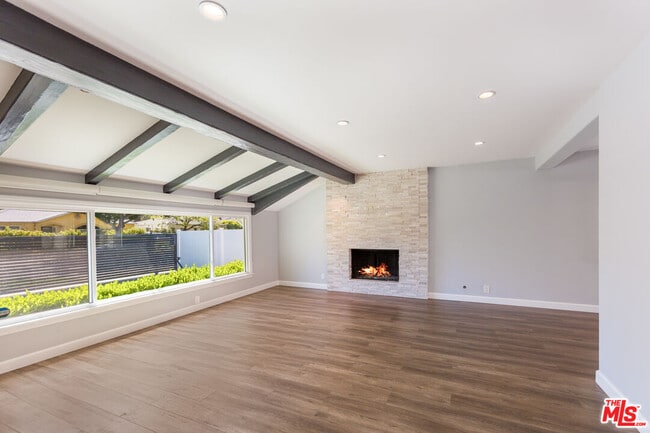 Building Photo - 4503 Vesper Ave