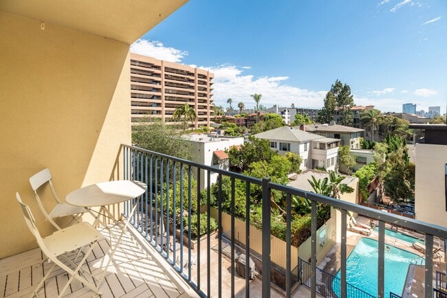 Building Photo - Beautiful Bankers Hill 2 bedroom condo