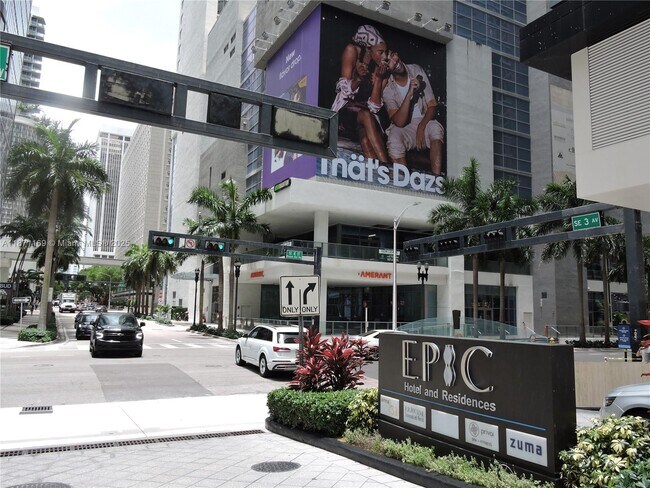 Primary Photo - 200 Biscayne Blvd Way