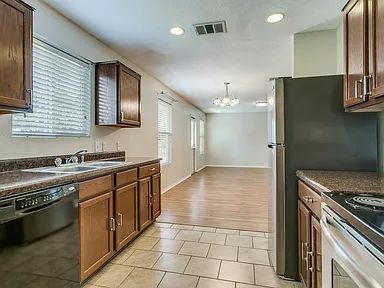 Building Photo - 10903 Cimarron Cove