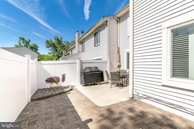 Building Photo - 251 Fir Tree Ct