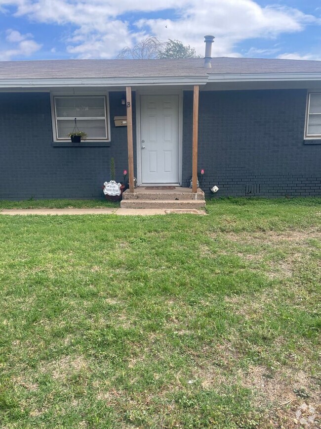 Building Photo - Washer and Dryer included, Newly Remodeled