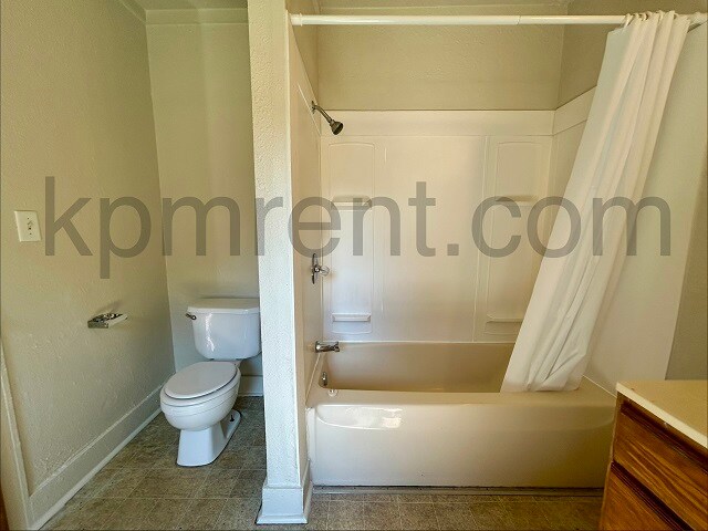 Building Photo - 1207 9th St NE
