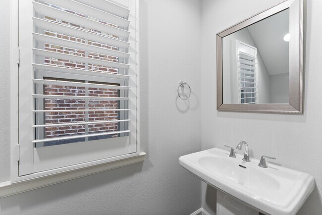 Building Photo - 114 Magnolia Grn St