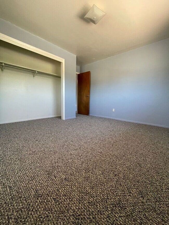 Building Photo - Charming Upper-Level 2BR | Shared Yard, St...