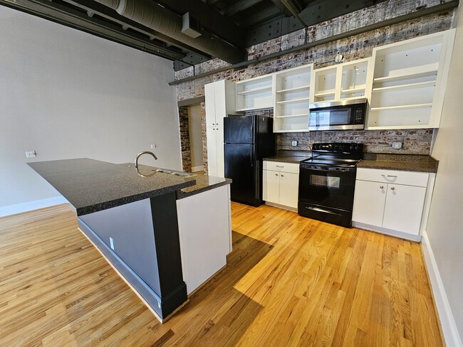 Building Photo - 1417 Market St