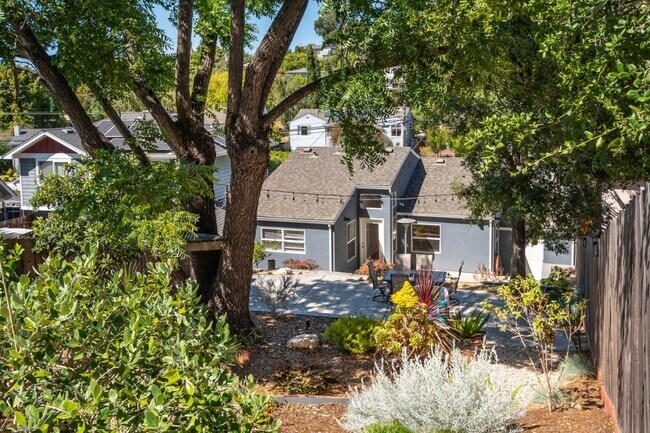Building Photo - 2667 San Carlos Ave