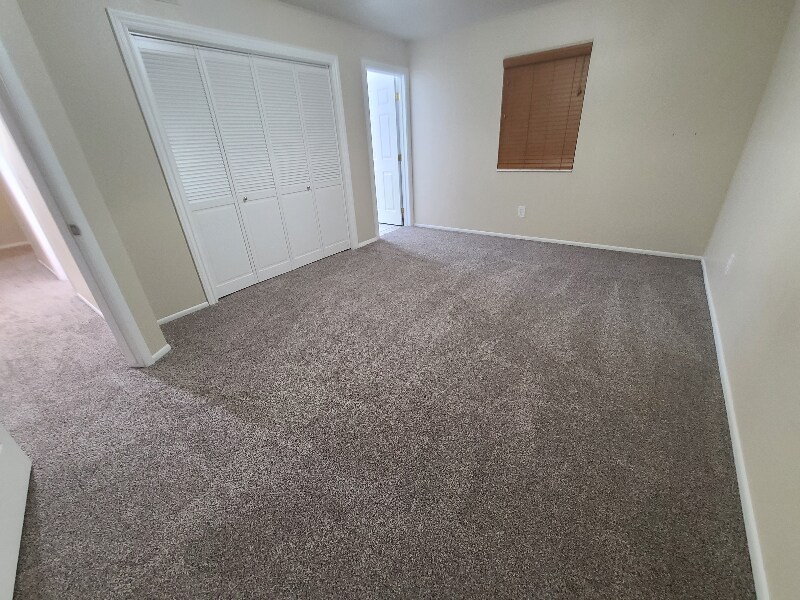 Building Photo - 287 E 600 N