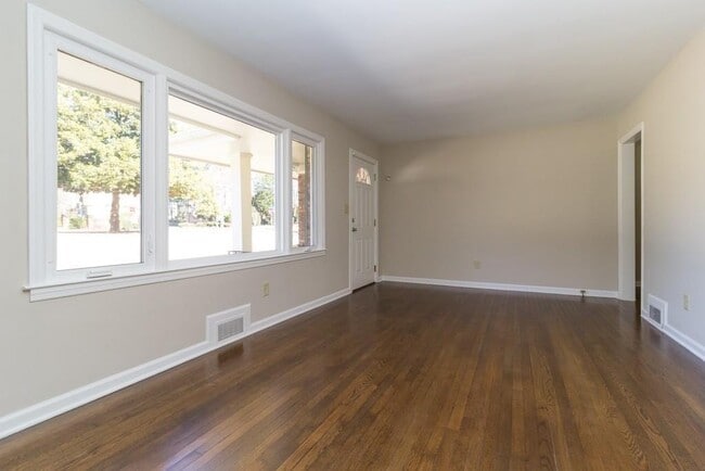 Building Photo - 2631 Lavista Rd