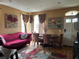 Building Photo - 1020 S San Marino Way