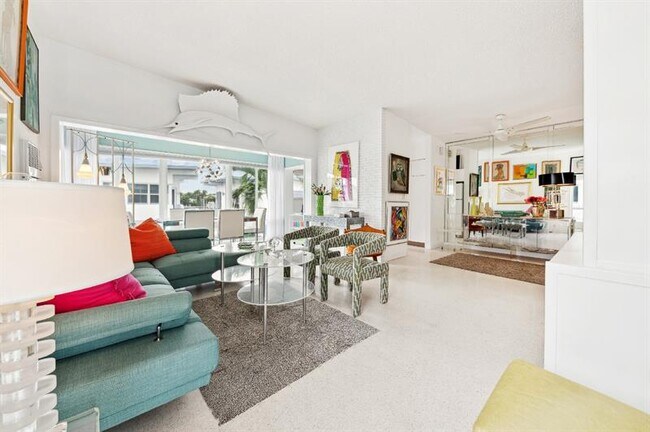 Building Photo - 425 Bayshore Dr