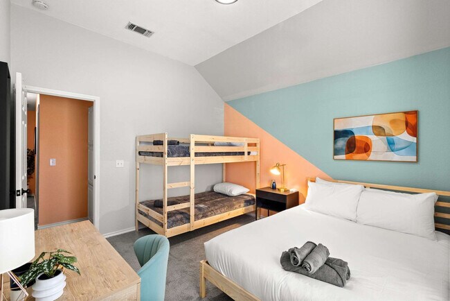 Building Photo - 324 Woodcrest Dr