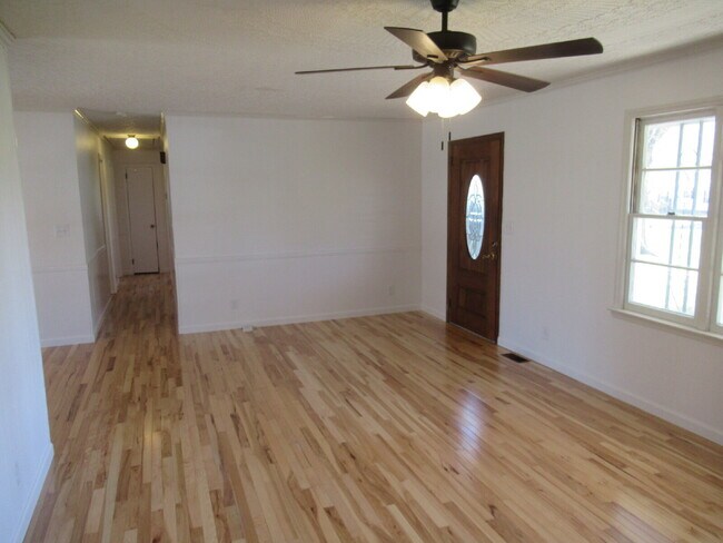 Building Photo - Charming 3-Bedroom Brick Home for Rent on the West Side of Lincolnton!