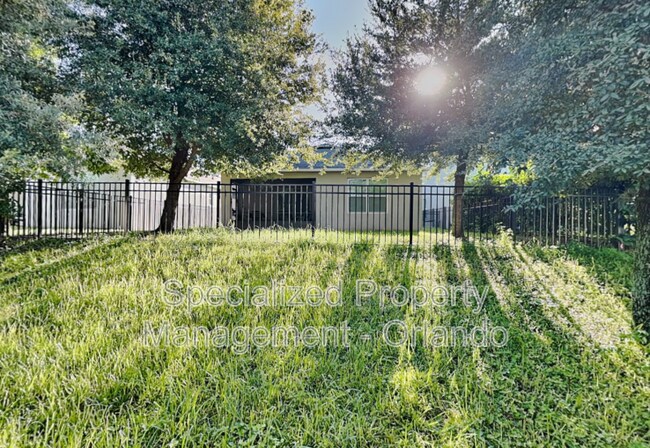 Building Photo - 227 Duke Dr