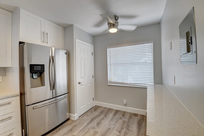 Building Photo - 14747 Cumberland Dr