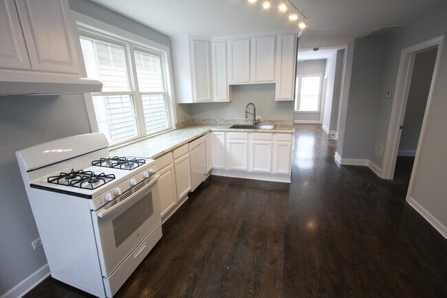 Building Photo - 1721 N Artesian Ave