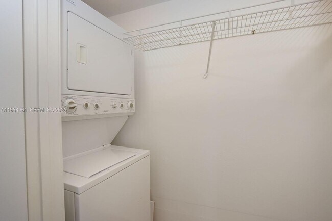 Building Photo - 201 Crandon Blvd