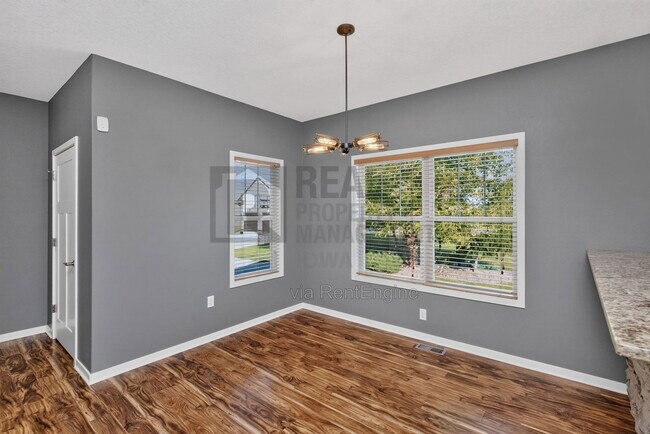 Building Photo - 1651 SW Arlan Dr