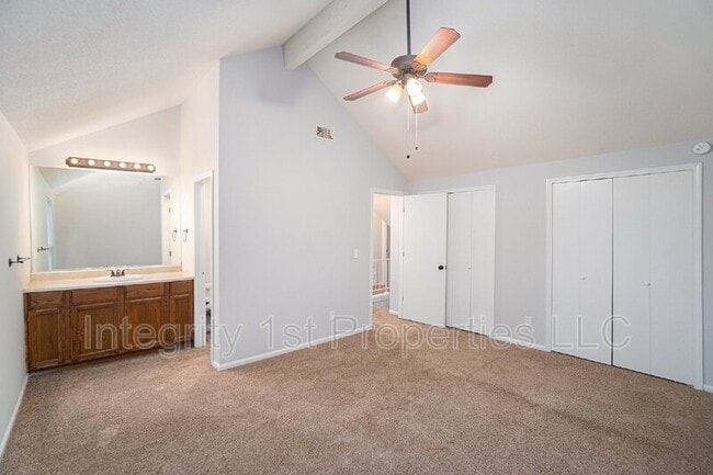 Building Photo - 3541 NE 72nd Terrace