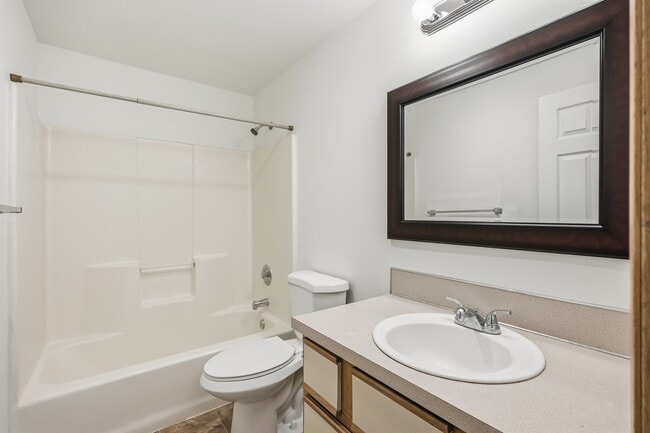 Building Photo - 3 bedroom 1.5 bathroom 2 story duplex in Lacey - North Thurston School District.