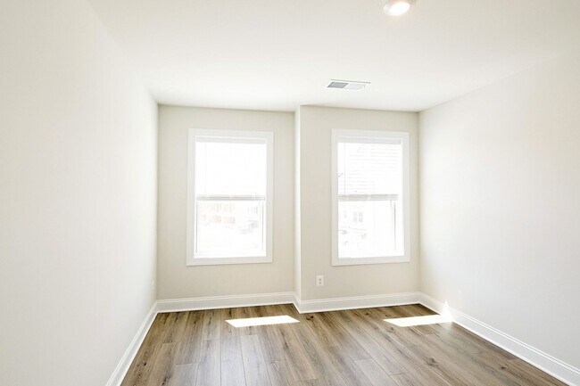 Building Photo - 2227 Leeham St