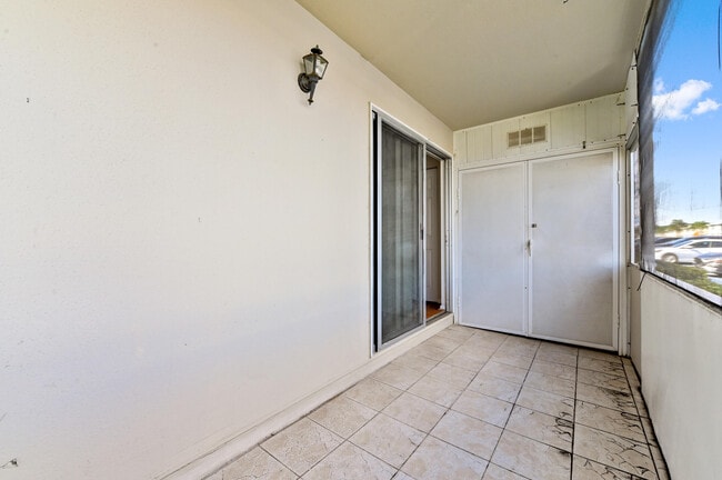 Building Photo - 538 Monaco Way