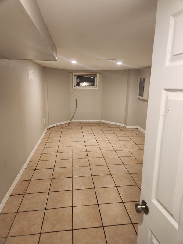 Building Photo - 404 Rosehill Pl