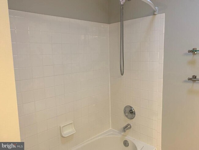 Building Photo - 3384 Governors Crest Ct