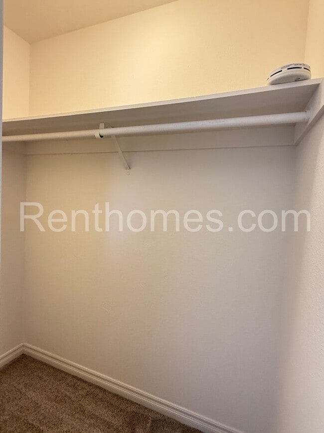 Building Photo - 1588 Rambla Puesta