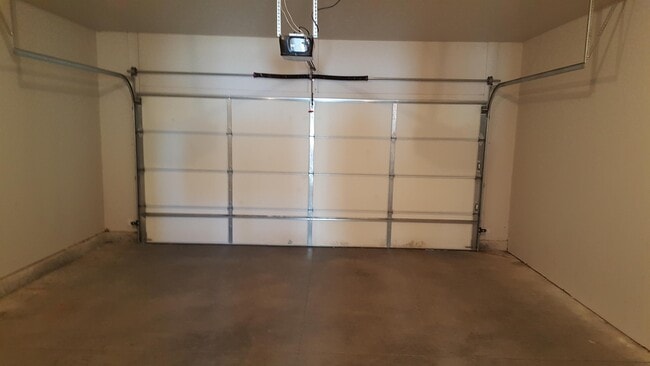 Building Photo - 400 Par Ave