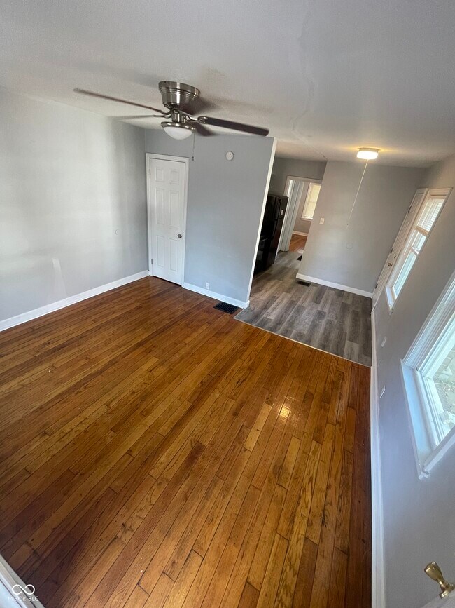 Building Photo - 615 N Tibbs Ave
