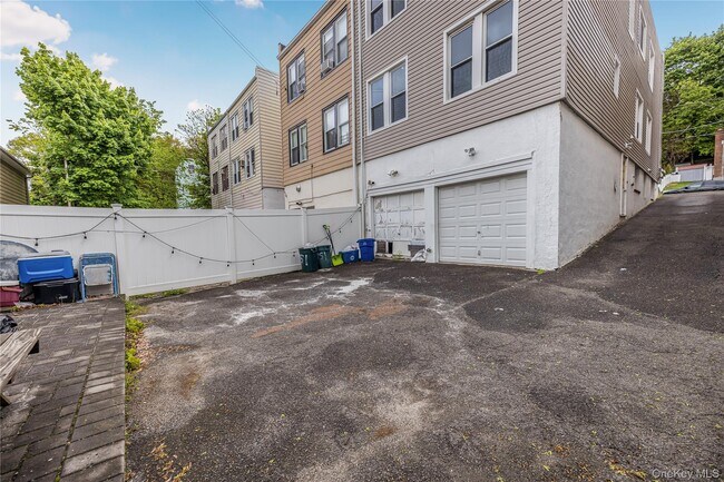 Building Photo - 151 Burhans Ave